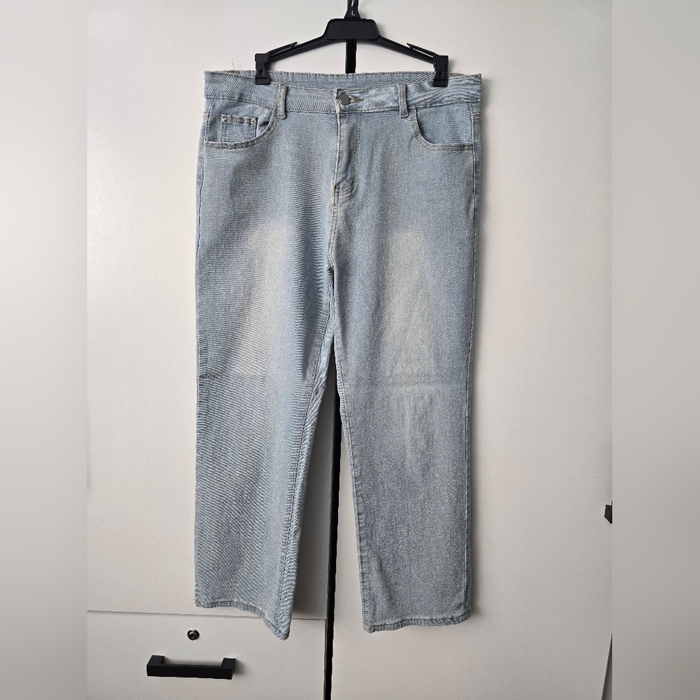 12/14 Petite Vintage Wash Tummy Control Stretchy Straight Leg Jeans